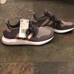 Adidas Swift Run J athletic shoes